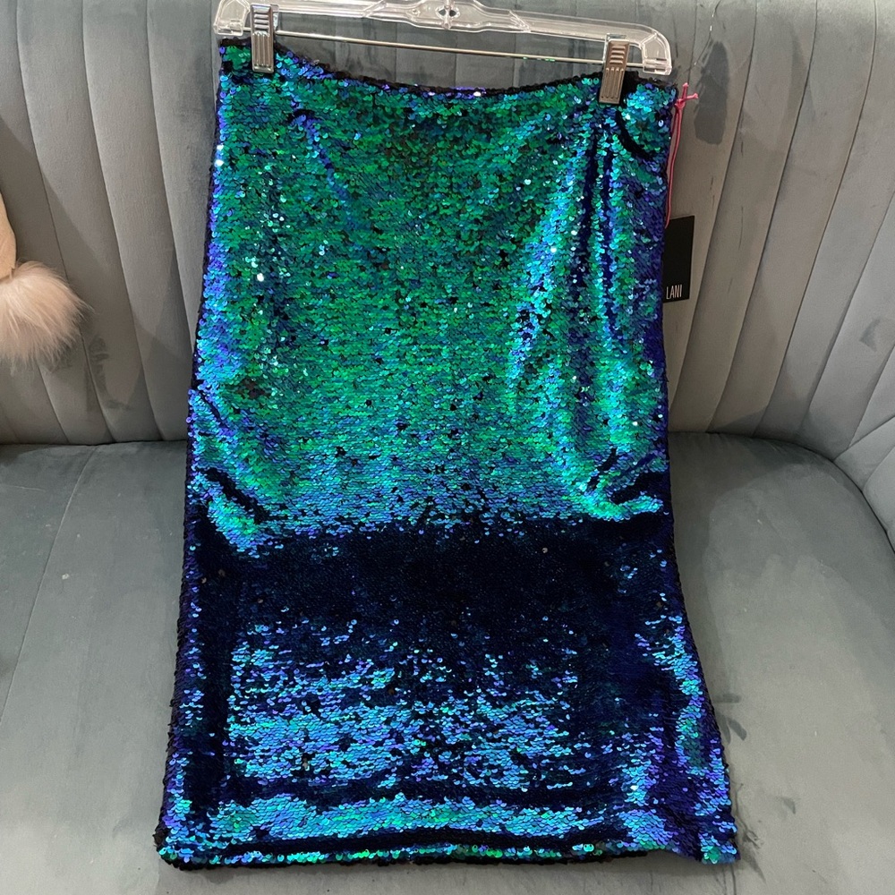 Medium sequin skirt with 6.5in. side split